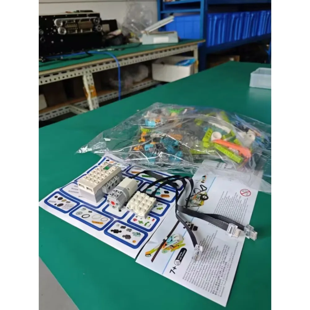 10SET DIY Programing Robot Electronic Bricks Kit Compatible with legoeds WE-DO 2.0 45300 Building Blocks
10SET DIY Programing Robot Electronic Bricks Kit Compatible with legoeds WE-DO 2.0 45300 Building Blocks