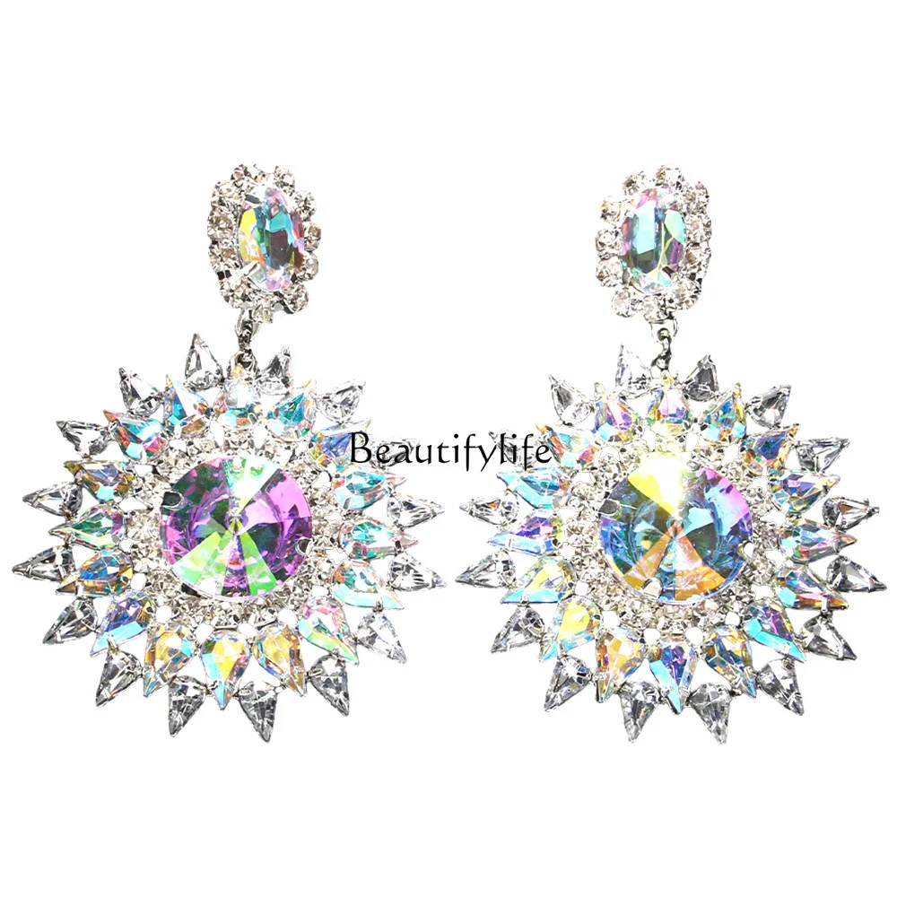 Exaggerated color rhinestone earrings, European and American geometric pendants, explosive personality fashion earrings
Exaggerated color rhinestone earrings, European and American geometric pendants, explosive personality fashion earrings