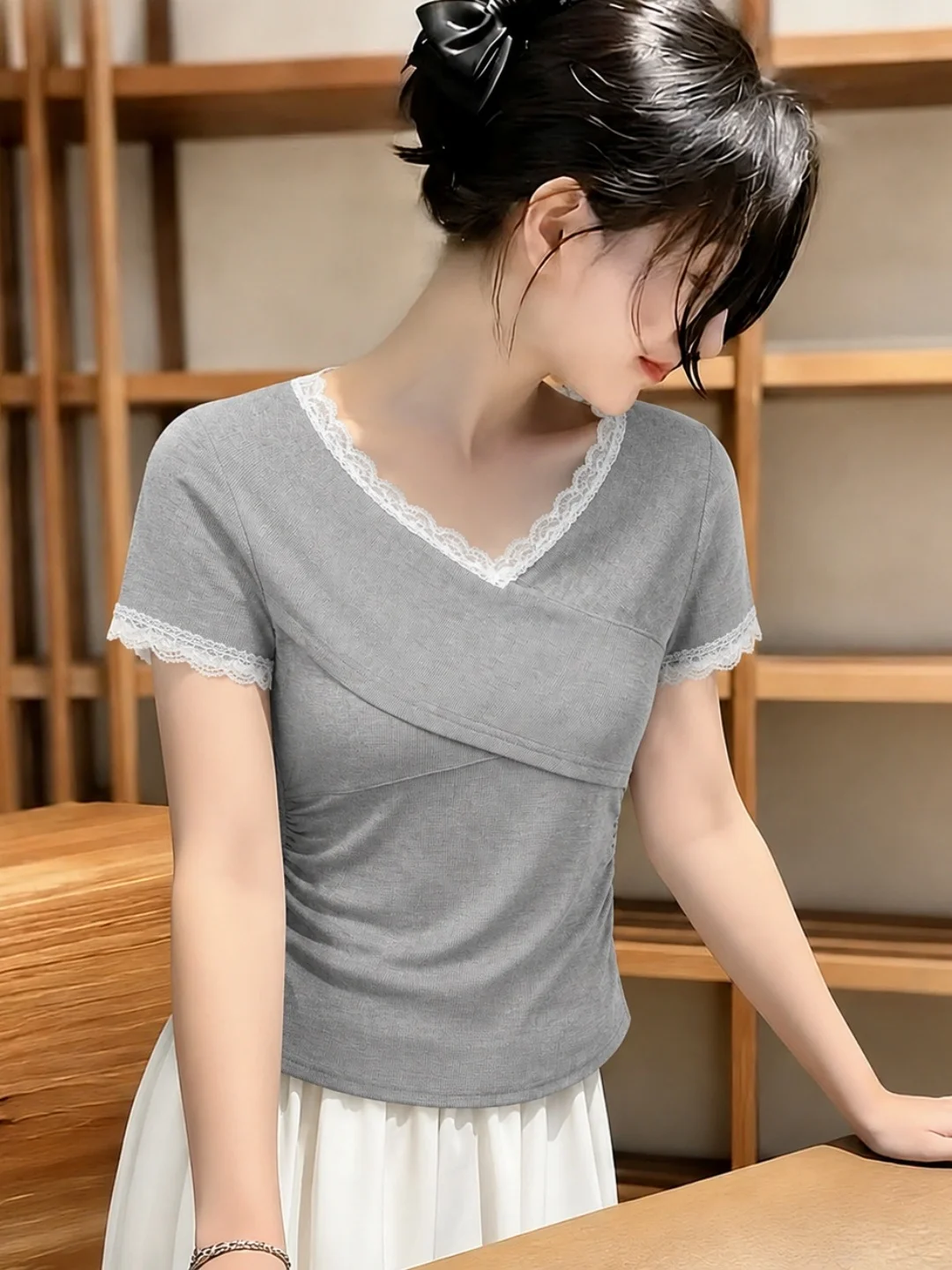 Fashionable Lace Splice Slim Fit Design Short Sleeve T-Shirt Women's Elegant Commuter Versatile Top Korean Style Summer 2026
Fashionable Lace Splice Slim Fit Design Short Sleeve T-Shirt Women's Elegant Commuter Versatile Top Korean Style Summer 2026