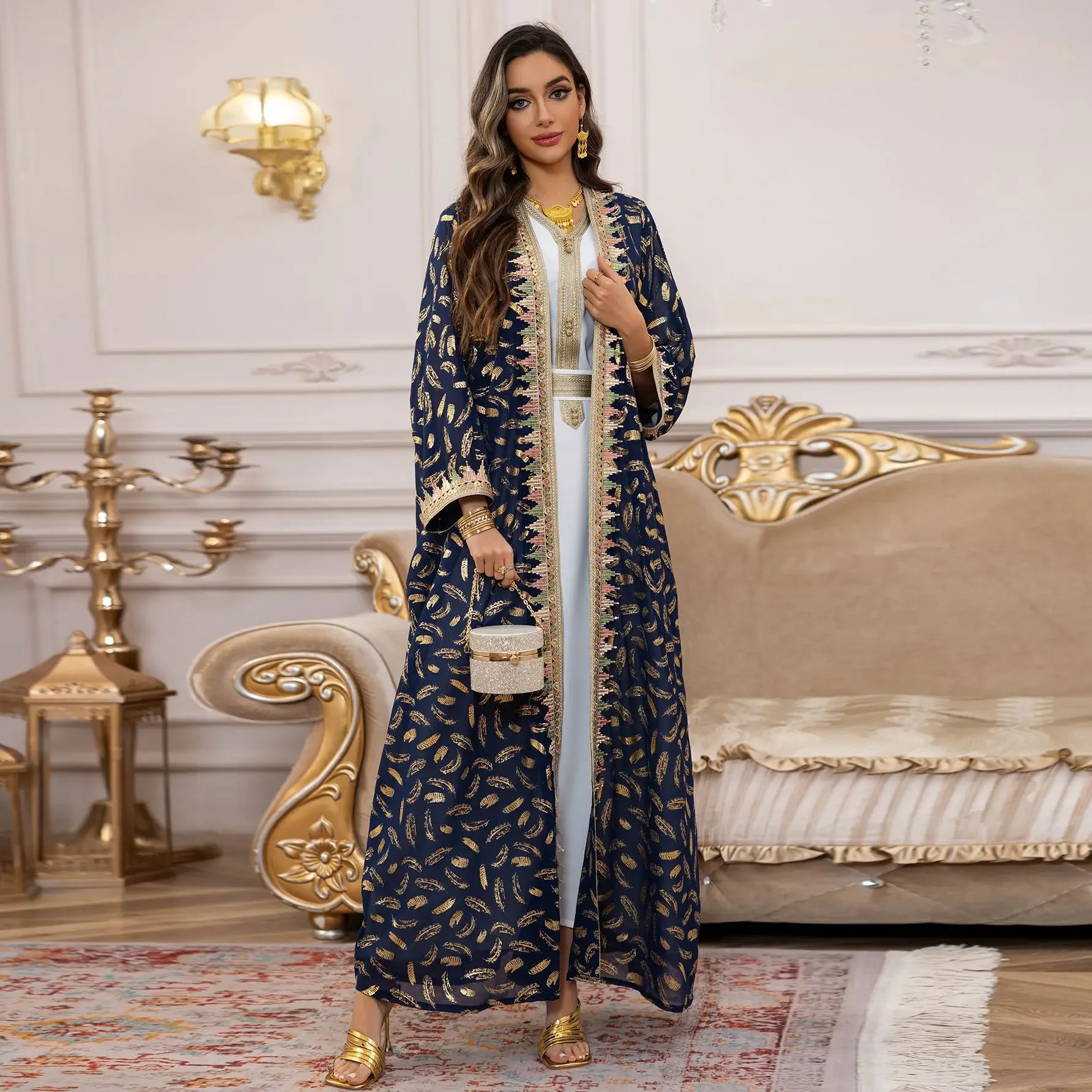 A three-piece set of Dubai women's wear, including a cardigan-style abaya, a casual chiffon piece with hot-fixed diamonds.
A three-piece set of Dubai women's wear, including a cardigan-style abaya, a casual chiffon piece with hot-fixed diamonds.