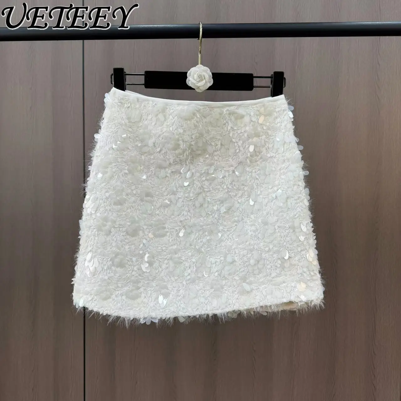 Spring New Plush Wool Mini Skirt Heavy Sequin Decoration Versatile Pure Desire Style White High Waist Slimming Short Half Skirts
Spring New Plush Wool Mini Skirt Heavy Sequin Decoration Versatile Pure Desire Style White High Waist Slimming Short Half Skirts