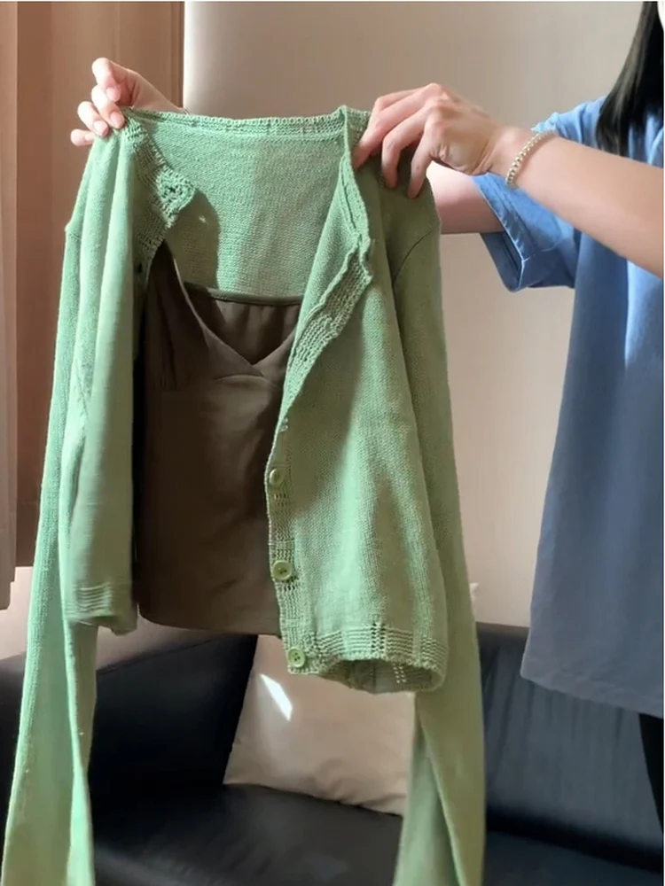 Autumn 2025 Women's Loose Knitted Long Sleeve Cardigan Jacket with Camisole Two-Piece Set Green Lazy Forest Style Inner Wear
Autumn 2025 Women's Loose Knitted Long Sleeve Cardigan Jacket with Camisole Two-Piece Set Green Lazy Forest Style Inner Wear