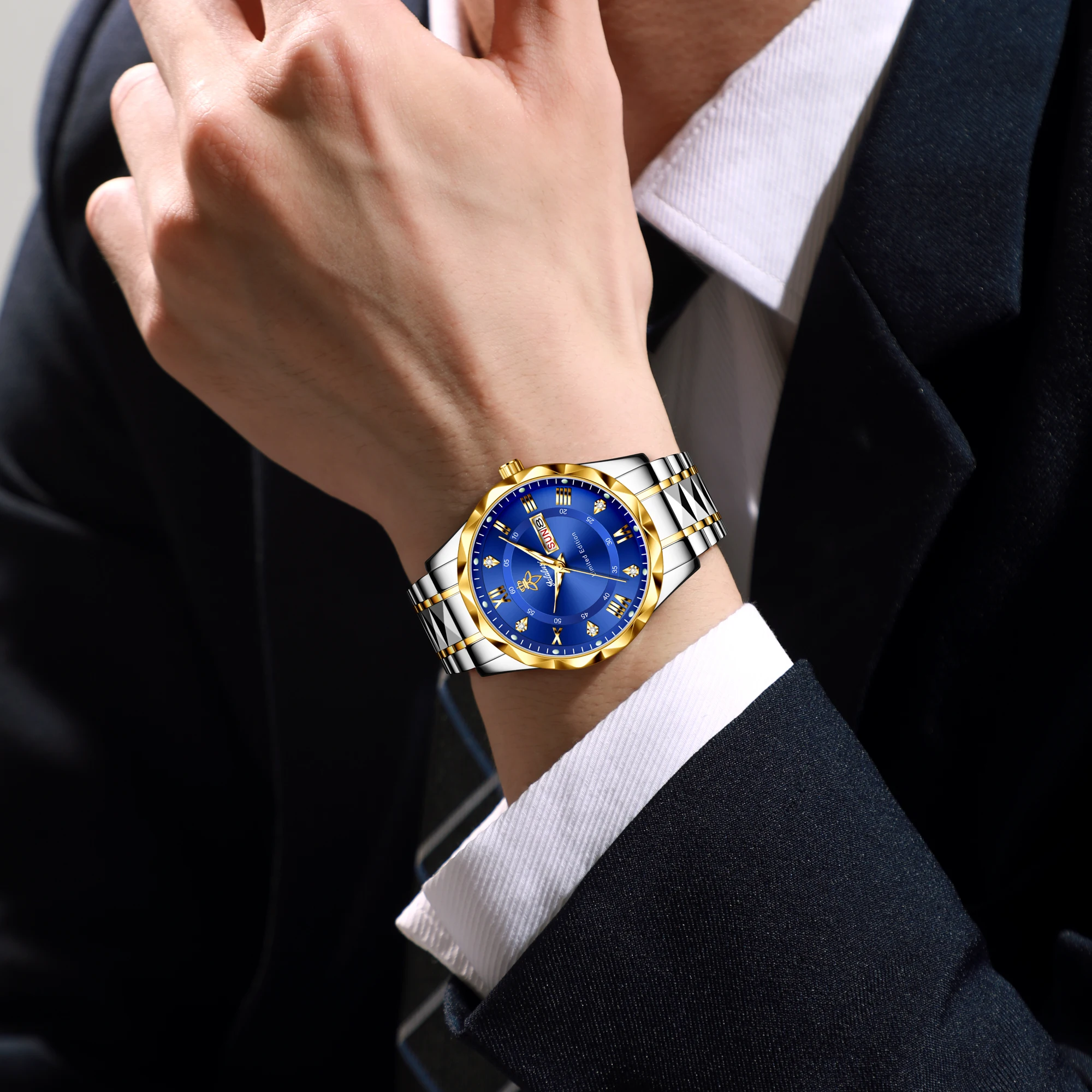 YaLaLuSi Two Tone Men Quartz Watch Blue Dial Roman Crystal Markers Day Date Luminous Waterproof Business Wristwatch
YaLaLuSi Two Tone Men Quartz Watch Blue Dial Roman Crystal Markers Day Date Luminous Waterproof Business Wristwatch