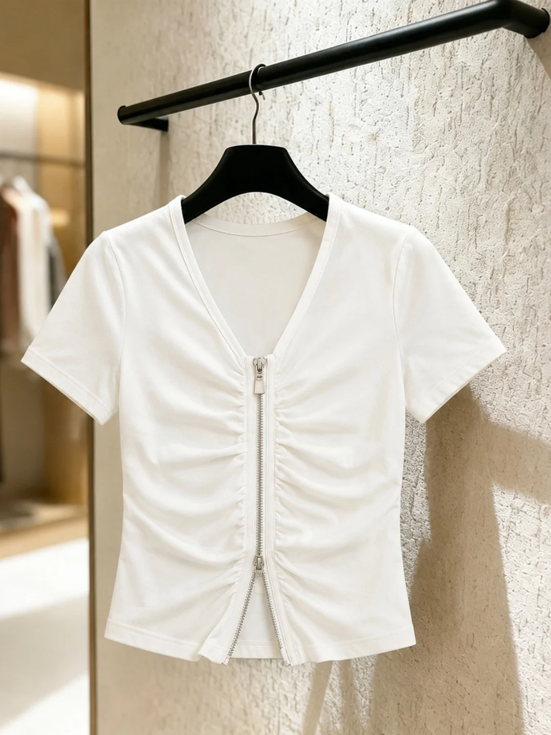 Slim Fit Zipper Short Sleeve V-Neck T-Shirt Korean Style Casual Fashion Elegant Commuting Top for Women Summer Season
Slim Fit Zipper Short Sleeve V-Neck T-Shirt Korean Style Casual Fashion Elegant Commuting Top for Women Summer Season