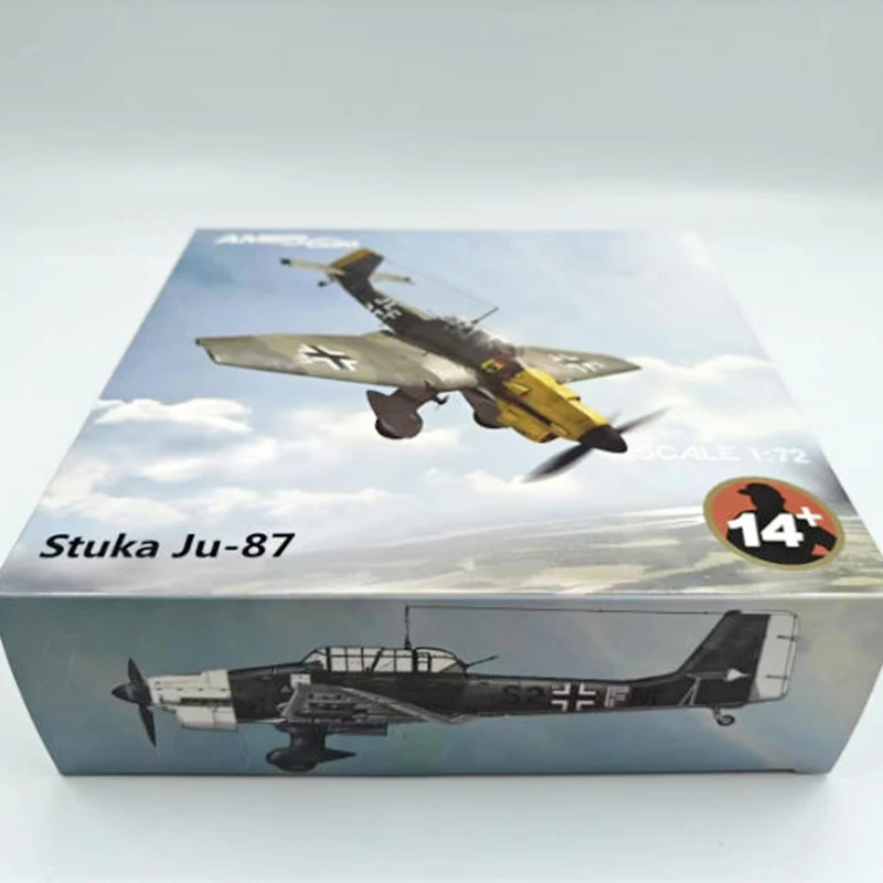 AMER литой под давлением 1:72 немецкий бомбардировщик JU87D, модель самолета из сплава, коллекция, украшение для дисплея, игрушка в подарок
AMER литой под давлением 1:72 немецкий бомбардировщик JU87D, модель самолета из сплава, коллекция, украшение для дисплея, игрушка в подарок