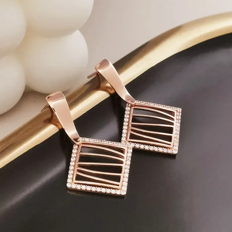 S925 summer small fresh sterling silver stud earring temperament diamond-encrusted versatile rhombus whole body Tremella jewelry
S925 summer small fresh sterling silver stud earring temperament diamond-encrusted versatile rhombus whole body Tremella jewelry