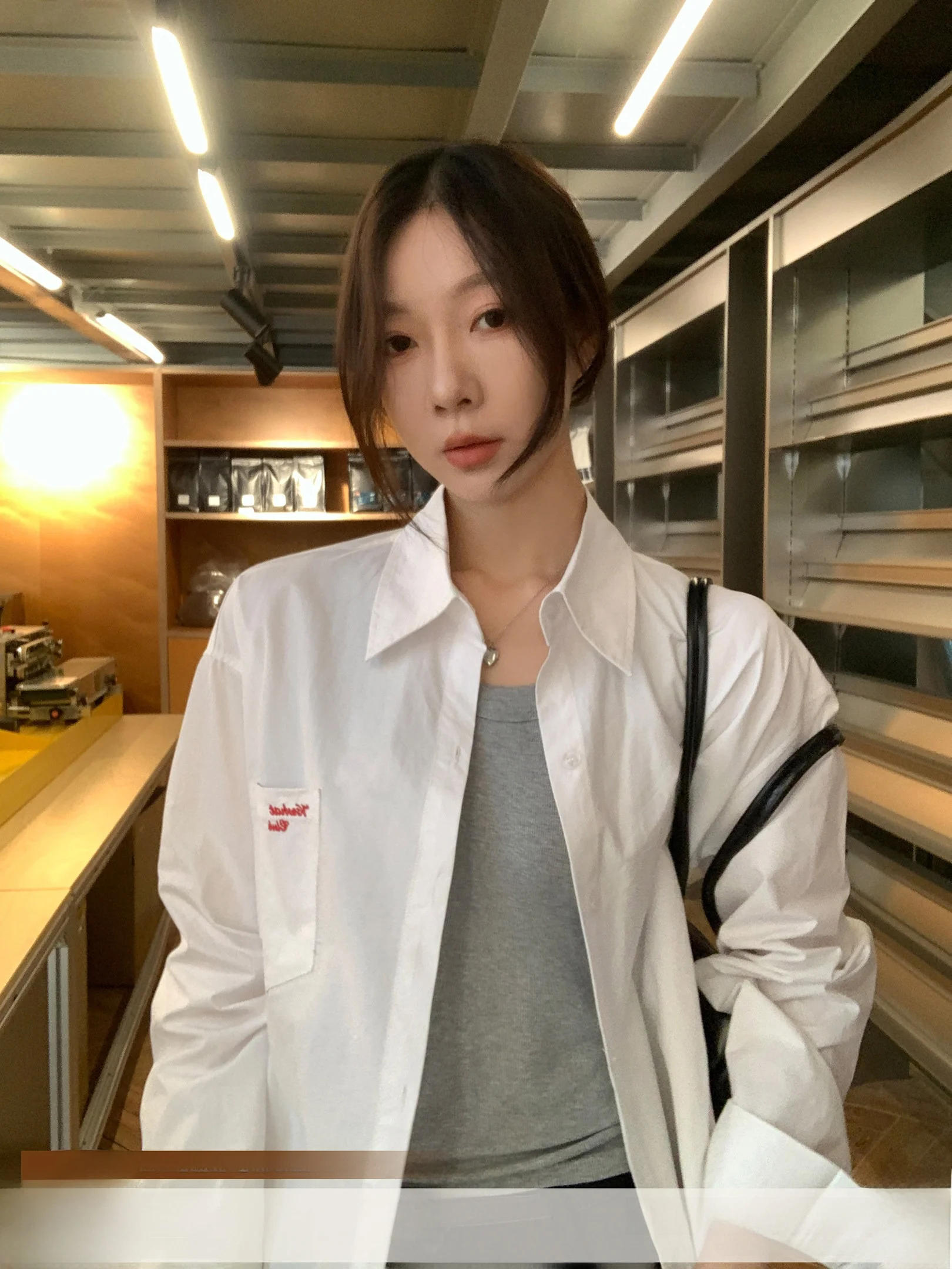 Женская хлопковая рубашка VS: повседневная, свободного кроя, с длинным рукавом, защита от солнца, однотонная, с небольшим логотипом, универсальная, для активного отдыха.
Женская хлопковая рубашка VS: повседневная, свободного кроя, с длинным рукавом, защита от солнца, однотонная, с небольшим логотипом, универсальная, для активного отдыха.