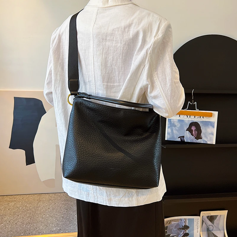 2024 New Fashionable Message Simple Shoulder Women PU Leather Crossbody Bags Multi-function Soft Leisure Shopping Big Pockets
2024 New Fashionable Message Simple Shoulder Women PU Leather Crossbody Bags Multi-function Soft Leisure Shopping Big Pockets