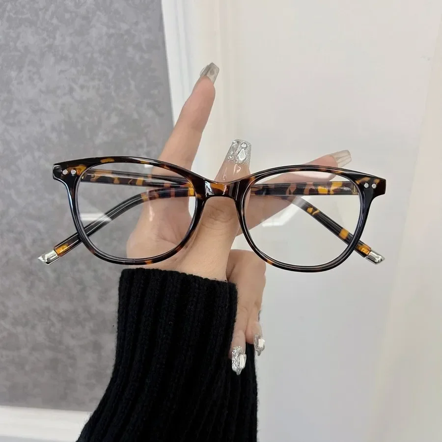 Fashion Vintage Square Eyeglasses Frames Women Men Transparent Clear Brand Designer Optical Retro Frame Oculos
Fashion Vintage Square Eyeglasses Frames Women Men Transparent Clear Brand Designer Optical Retro Frame Oculos