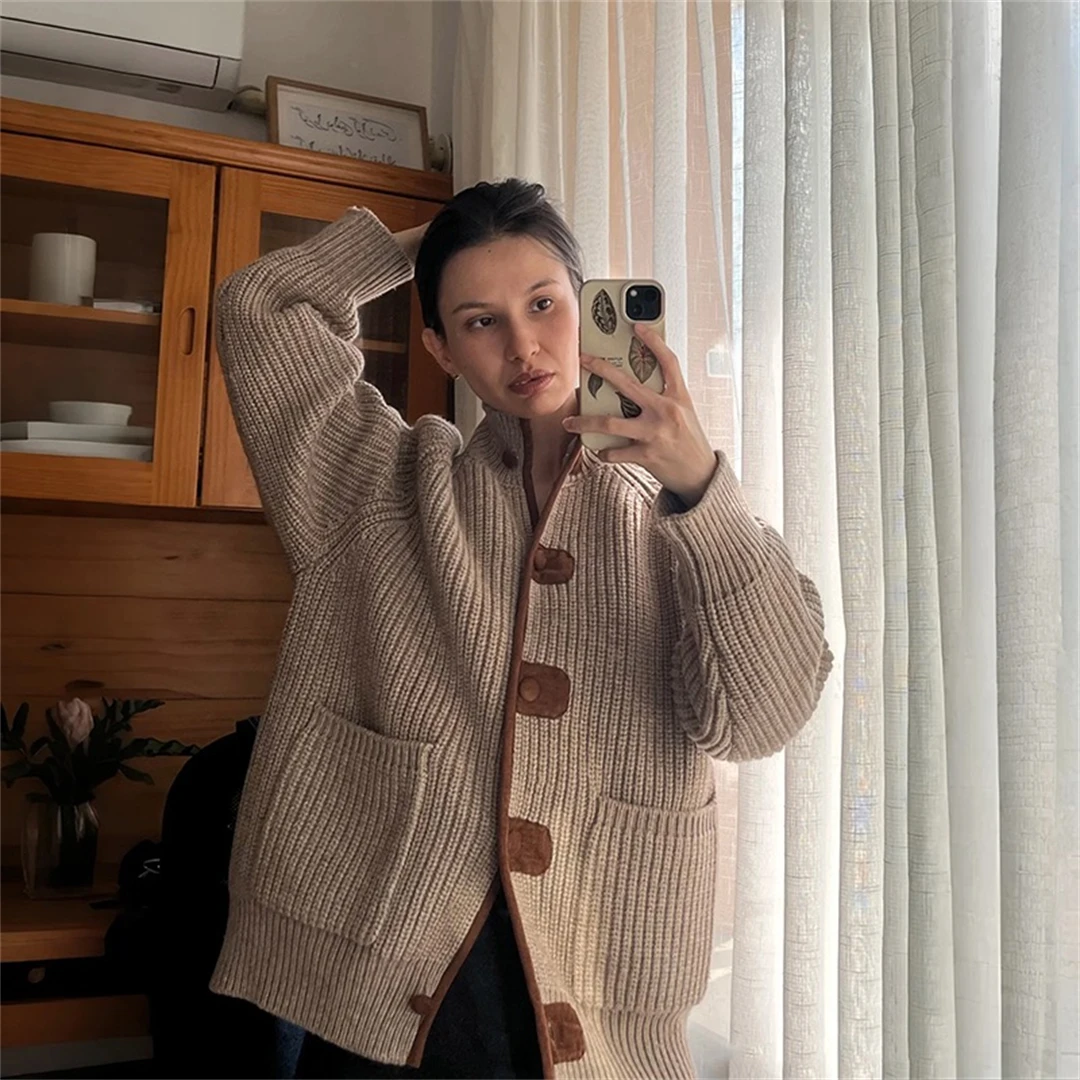 Vintage Loose Knitted Cardigan Sweater Blogger Style Handbag Spring Cozy Wool Blend Long Sleeve round Neck Button up Coat
Vintage Loose Knitted Cardigan Sweater Blogger Style Handbag Spring Cozy Wool Blend Long Sleeve round Neck Button up Coat