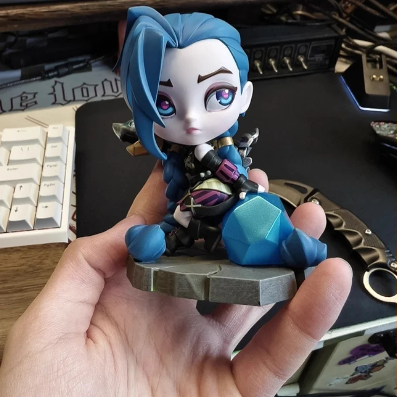 В наличии: Новая коллекционная фигурка Джинкс из League of Legends (LoL) серии «Битва двух городов», декоративный сувенир, подарок, украшение.
В наличии: Новая коллекционная фигурка Джинкс из League of Legends (LoL) серии «Битва двух городов», декоративный сувенир, подарок, украшение.