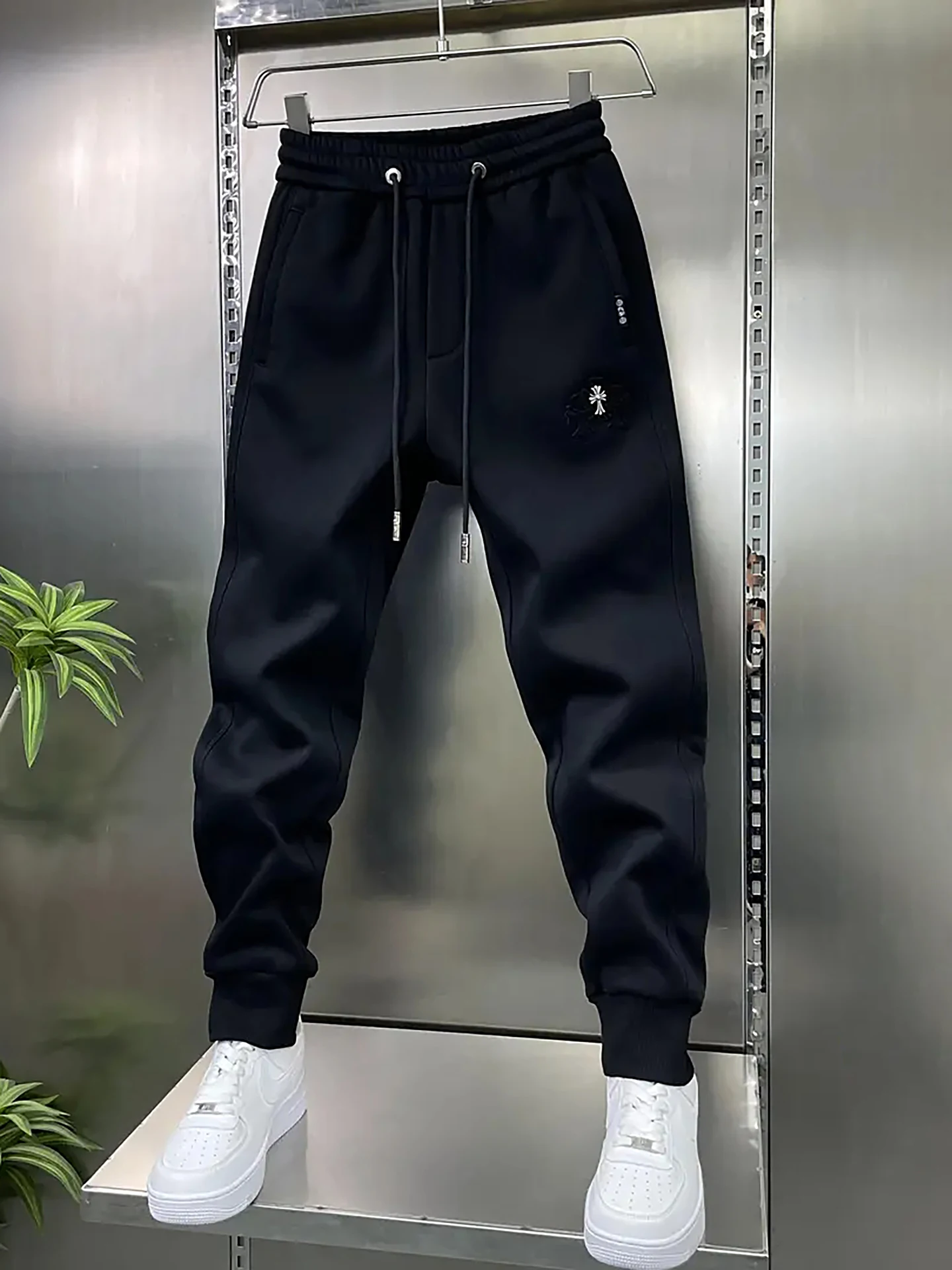 Мужские повседневные свободные брюки-харланы на флисовой подкладке, черные, удобные, дышащие, с эластичным поясом, модные, универсальные спортивные штаны
Мужские повседневные свободные брюки-харланы на флисовой подкладке, черные, удобные, дышащие, с эластичным поясом, модные, универсальные спортивные штаны