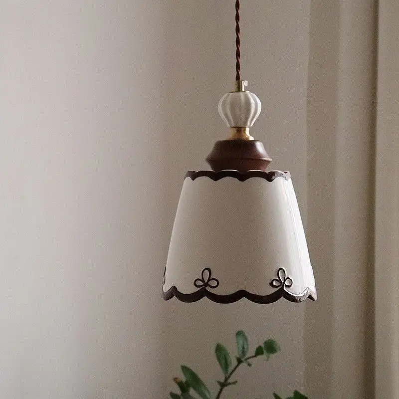 Французский средневековый керамический подвесной светильник с ручной росписью в стиле ретро, прихожая, столовая, спальня, прикроватные светильники
Французский средневековый керамический подвесной светильник с ручной росписью в стиле ретро, прихожая, столовая, спальня, прикроватные светильники