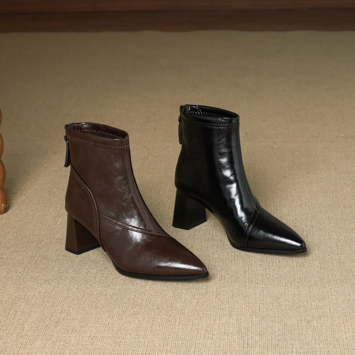 Korean Sle arp Pointed Toe ort Boots Women's Autumn Winter New mid Heel Thi Heel Fce Lined Zipper Slim Boot High H...
Korean Sle arp Pointed Toe ort Boots Women's Autumn Winter New mid Heel Thi Heel Fce Lined Zipper Slim Boot High H...