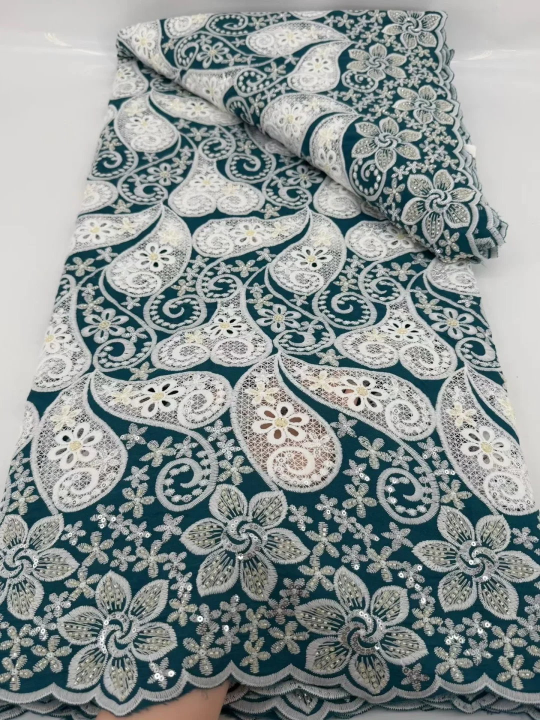 Fashion African Rhinestone Water Soluble Net Lace Fabric Embroidery French Latest Nigerian Tulle Lace For Women Wedding
Fashion African Rhinestone Water Soluble Net Lace Fabric Embroidery French Latest Nigerian Tulle Lace For Women Wedding