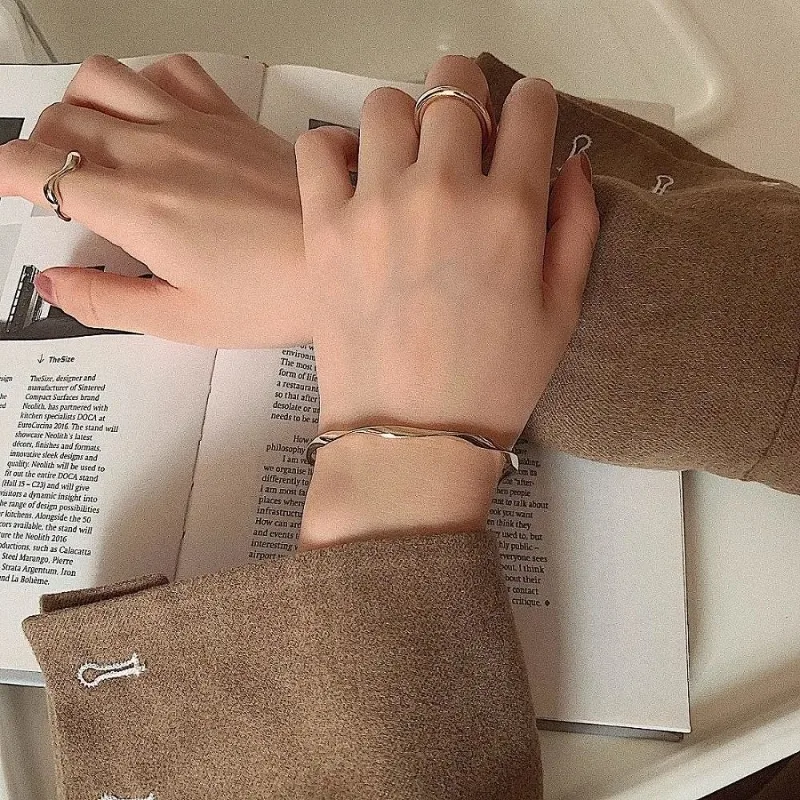 Retro Opening Bracelet Trend Unique Design Elegant Exquisite Twist Simple Bracelet Women Jewelry Wedding Party Premium Jewelry
Retro Opening Bracelet Trend Unique Design Elegant Exquisite Twist Simple Bracelet Women Jewelry Wedding Party Premium Jewelry