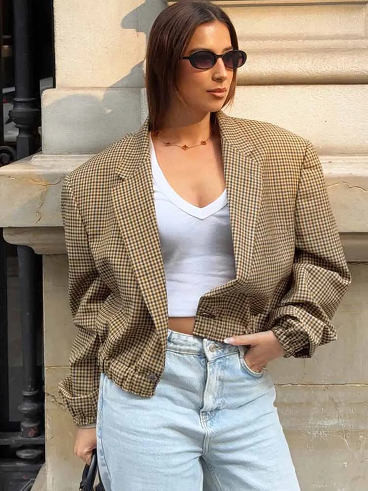 BKQU Vintage Plaid Short Jacket Women Turn-down Collar Fashion Loose Blazer Coat 2025 New Autumn Commuter Lady Casual Outwear
BKQU Vintage Plaid Short Jacket Women Turn-down Collar Fashion Loose Blazer Coat 2025 New Autumn Commuter Lady Casual Outwear