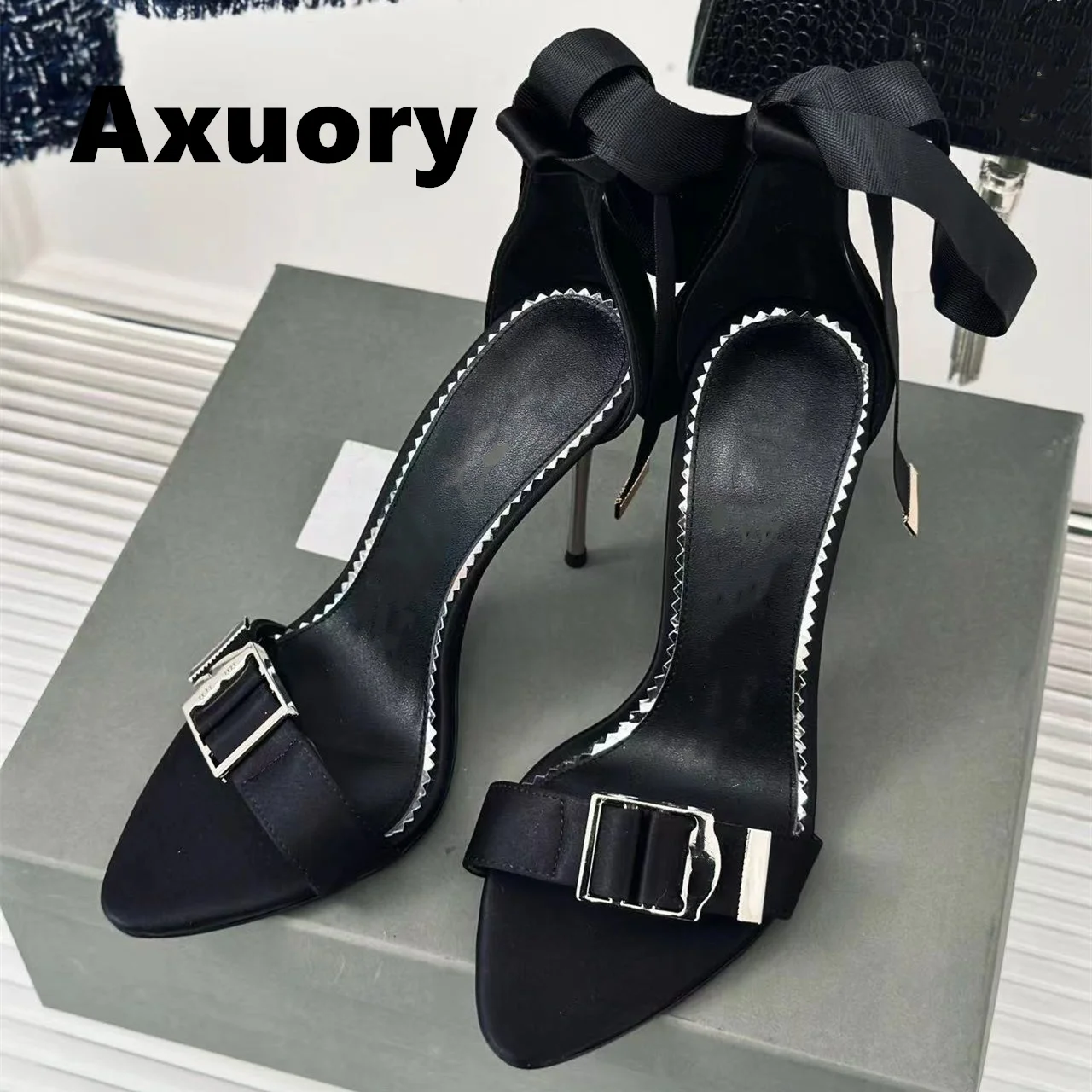 2024 New Women's High heeled sandals Silk material High10.5 Pointed ultra-fine heel Genuine leather sole
2024 New Women's High heeled sandals Silk material High10.5 Pointed ultra-fine heel Genuine leather sole