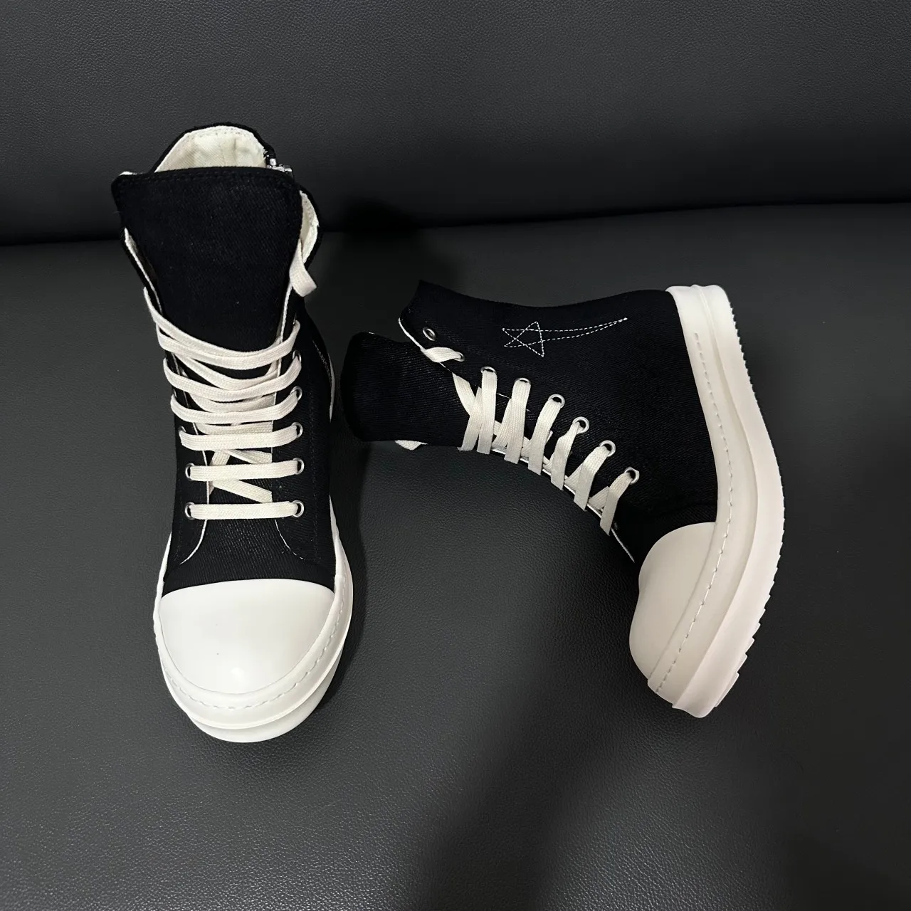 Outdoor Black Canvas High Top Shoes Sneaker Ro Luxury Design Men Shoe Zipper Boot Lace Up Women Ankle Boots Casual Sneakers
Outdoor Black Canvas High Top Shoes Sneaker Ro Luxury Design Men Shoe Zipper Boot Lace Up Women Ankle Boots Casual Sneakers
