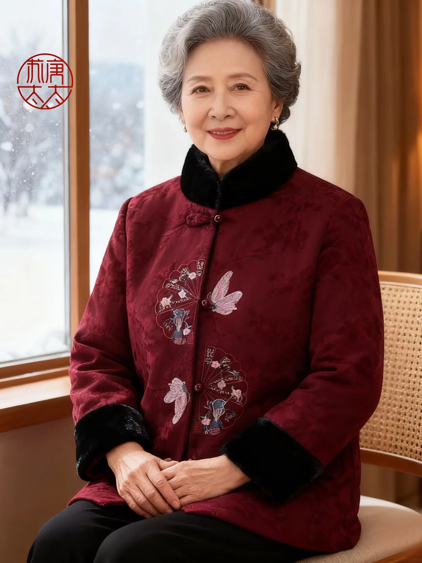 Утепленная зимняя куртка для женщин: очень теплое хлопковое пальто с длинными брюками, модное, с воротником-стойкой, на пуговицах
Утепленная зимняя куртка для женщин: очень теплое хлопковое пальто с длинными брюками, модное, с воротником-стойкой, на пуговицах