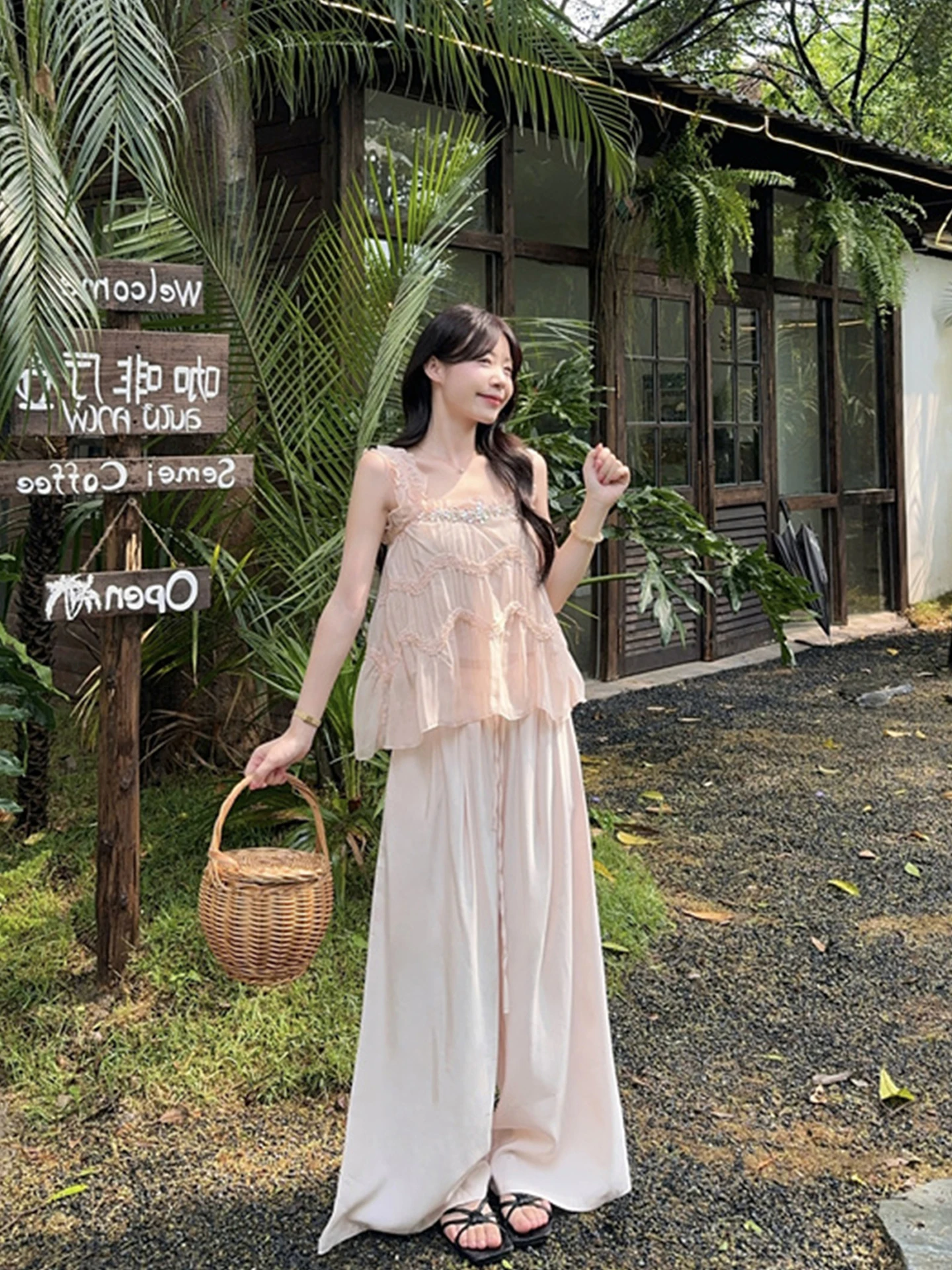 ChuQing Independent Korean Style Square Collar A-Line Crop Top Wide Leg Pants Women Summer Set Casual Loose High Waist
ChuQing Independent Korean Style Square Collar A-Line Crop Top Wide Leg Pants Women Summer Set Casual Loose High Waist