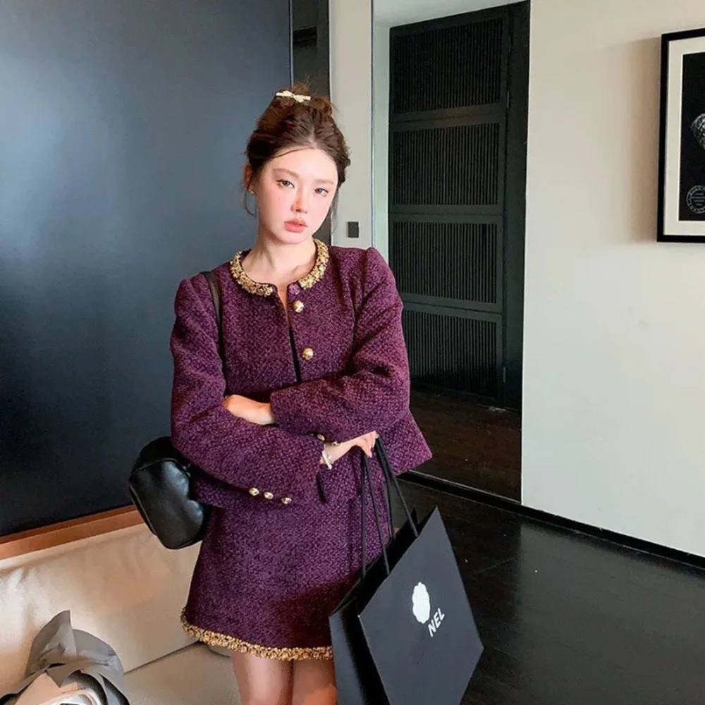 2025 Autumn New Arrival Elegant Luxury Women's Two Pieces Set Tweed Jackets Ladies + Korean Style Mini Skirts Overalls for Women
2025 Autumn New Arrival Elegant Luxury Women's Two Pieces Set Tweed Jackets Ladies + Korean Style Mini Skirts Overalls for Women
