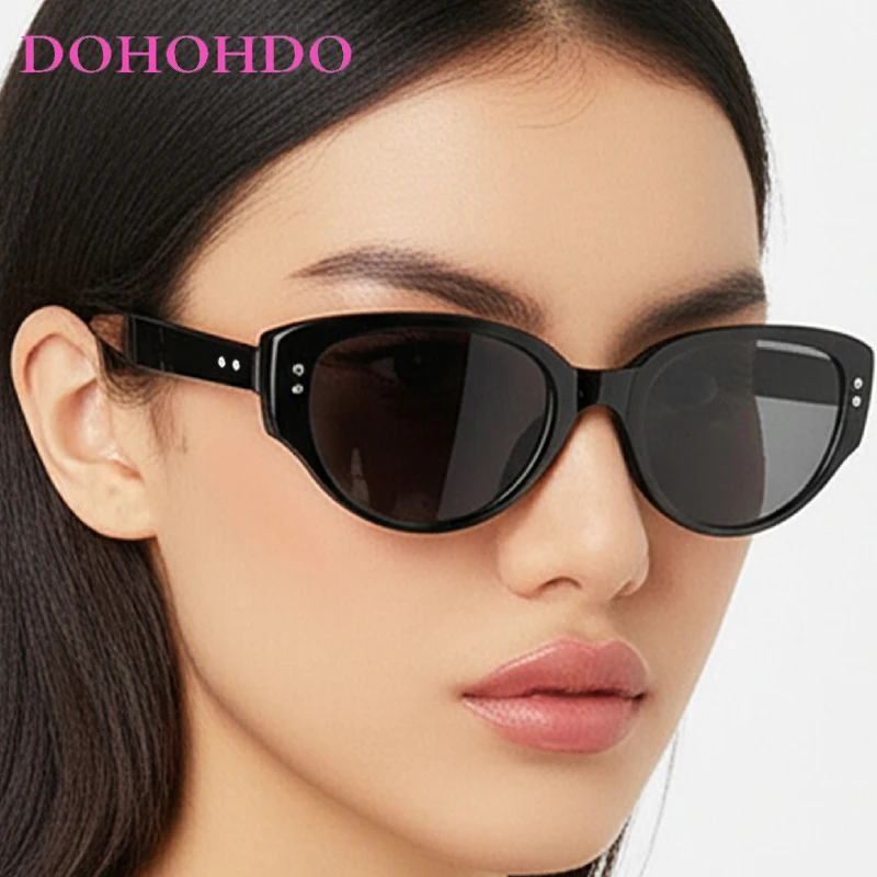 DOHOHDO Trendy 2026 New Small Frame Cat Eye Sunglasses Women Men Fashion Brand Sun Glasses UV400 Shades Oculos de sol feminino
DOHOHDO Trendy 2026 New Small Frame Cat Eye Sunglasses Women Men Fashion Brand Sun Glasses UV400 Shades Oculos de sol feminino