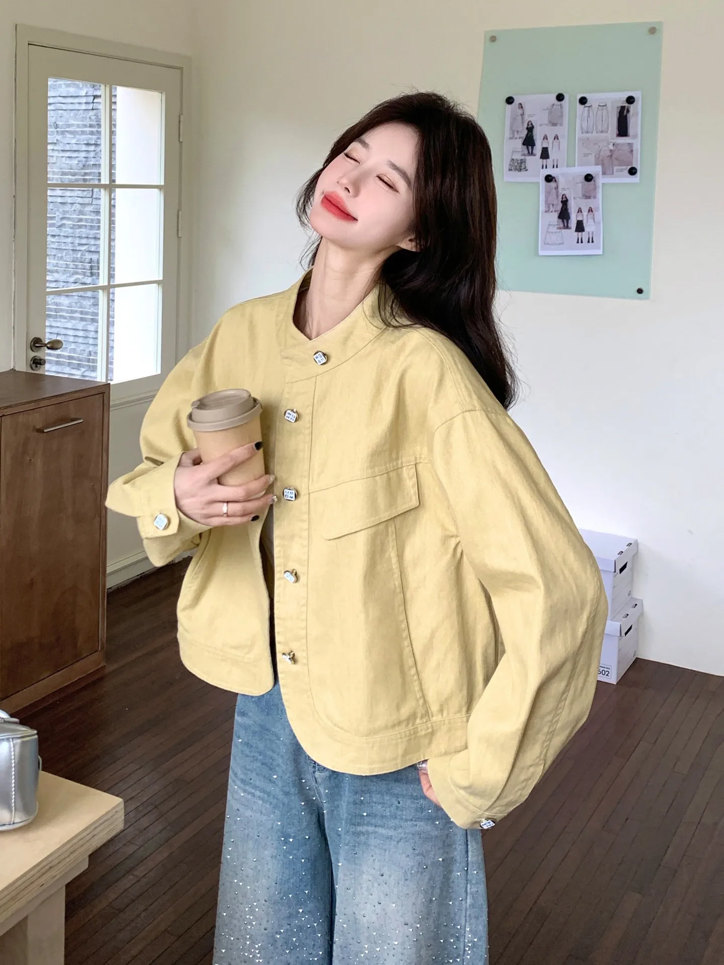 Korean Style Yellow Stand Collar Denim Short Jacket Women's Spring Workwear Slimming Fashionable Jacket Top Casual Loose Fit
Korean Style Yellow Stand Collar Denim Short Jacket Women's Spring Workwear Slimming Fashionable Jacket Top Casual Loose Fit