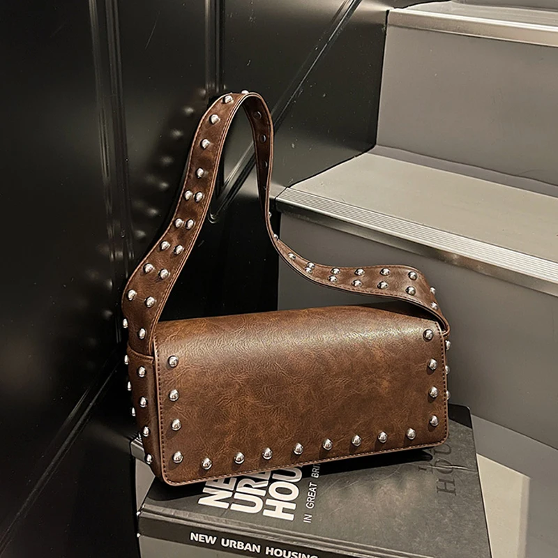 Personalized Rivet Small Square Handbags 2025 Women's Autumn New Fashion Wide Shoulder Strap Bag High End Retro PU Shoulder Bags
Personalized Rivet Small Square Handbags 2025 Women's Autumn New Fashion Wide Shoulder Strap Bag High End Retro PU Shoulder Bags