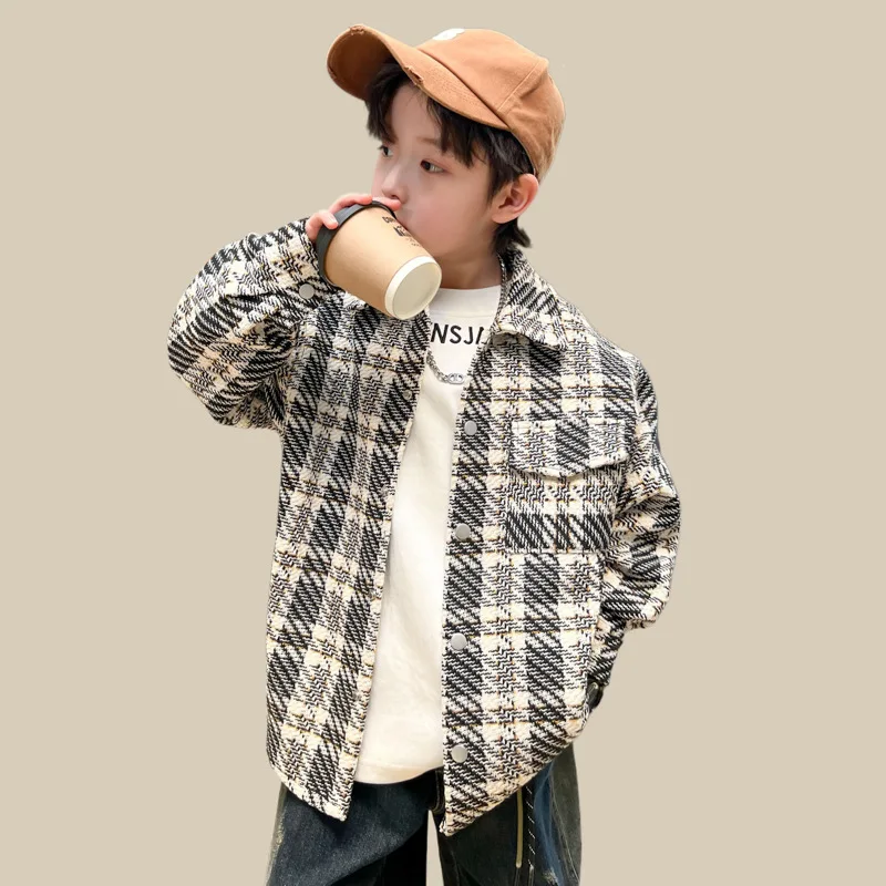 2024 New Spring and Autumn Boys Retro Fashion Outdoor Style Plaid Overcost Casual Jacket Top Kids Trendy Loose Fit
2024 New Spring and Autumn Boys Retro Fashion Outdoor Style Plaid Overcost Casual Jacket Top Kids Trendy Loose Fit