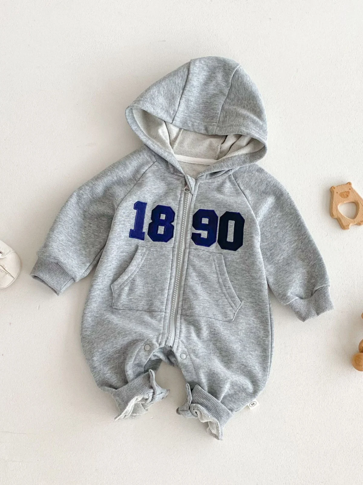 Faionable Baby Rer Suit with Hat for Boys Cute All-Match Design Autumn Clothes for Newborns And Toddlers under 2 Years
Faionable Baby Rer Suit with Hat for Boys Cute All-Match Design Autumn Clothes for Newborns And Toddlers under 2 Years