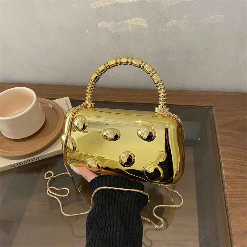 2026 New Premium Handbag Niche Design Rivet Hard Shell Dinner Bag Ladies Crossbody Chain Bag
2026 New Premium Handbag Niche Design Rivet Hard Shell Dinner Bag Ladies Crossbody Chain Bag