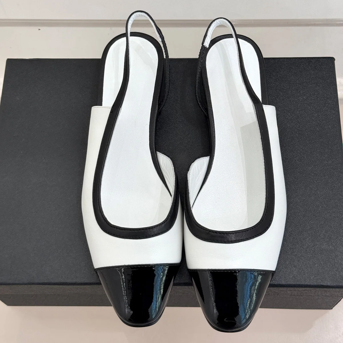 2026 Women's Two-Tone Cap Toe Slingback Flats, Square Toe Slip-On Shoes, Chic Retro Footwear for Office & Date YYT25021143
2026 Women's Two-Tone Cap Toe Slingback Flats, Square Toe Slip-On Shoes, Chic Retro Footwear for Office & Date YYT25021143