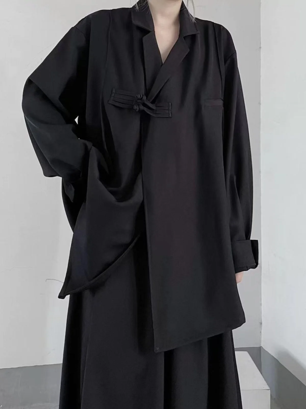 SuperAen Chinese Style Button Fashion Shirt Spring 2025 New Retro Long-sleeved Design Turn-down Collar Black Shirts
SuperAen Chinese Style Button Fashion Shirt Spring 2025 New Retro Long-sleeved Design Turn-down Collar Black Shirts