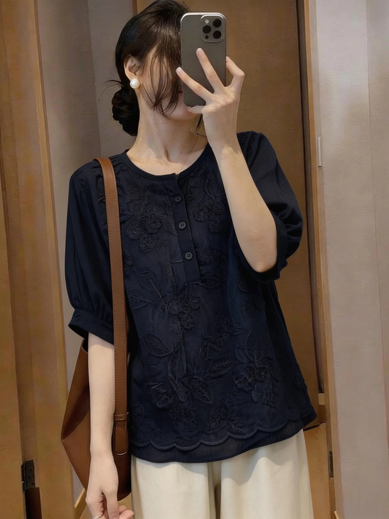 Heavy Embroidery Short Sleeve Women's Shirt Korean Style Commute Fashion plus Size Summer New Arrival Cover Belly Chiffon Top
Heavy Embroidery Short Sleeve Women's Shirt Korean Style Commute Fashion plus Size Summer New Arrival Cover Belly Chiffon Top