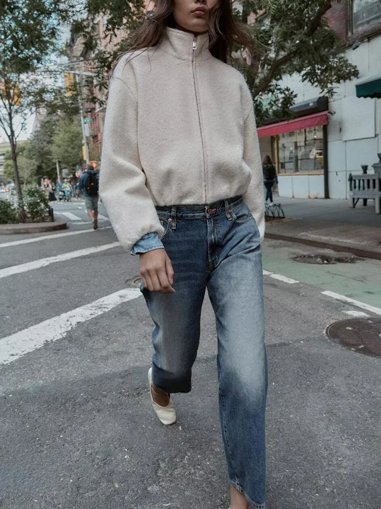 Осенняя новая модная женская свободная повседневная кожаная куртка с длинными рукавами и воротником-стойкой в европейском и американском стиле с жемчугом
Осенняя новая модная женская свободная повседневная кожаная куртка с длинными рукавами и воротником-стойкой в европейском и американском стиле с жемчугом