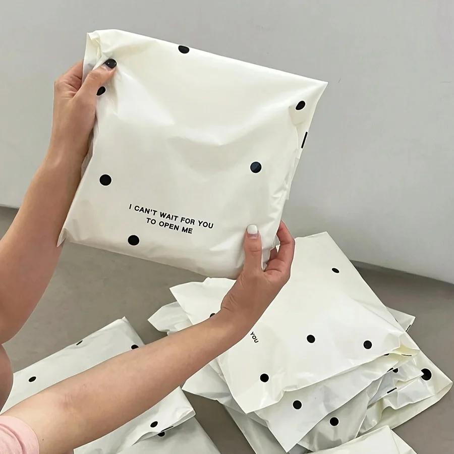 10pcs beige polka dot express delivery bags, gift and clothing packaging bags, waterproof plastic storage bags - office
10pcs beige polka dot express delivery bags, gift and clothing packaging bags, waterproof plastic storage bags - office