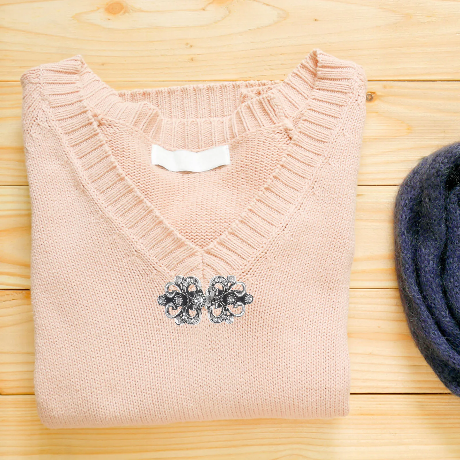 4pcs Alloy Dress Clips Retro Sweater Shawl Pins Vintage Collar Brooches Durable Clothing Accessories For Party Wedding Gift
4pcs Alloy Dress Clips Retro Sweater Shawl Pins Vintage Collar Brooches Durable Clothing Accessories For Party Wedding Gift