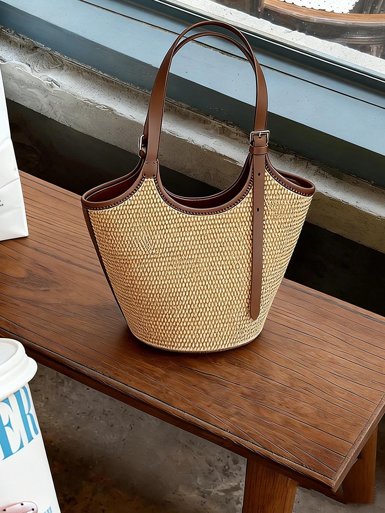 Brown Woven Grass Bag Women's New 2026 Fashionable Shoulder Basket Handbag Soft Handle Spring Season Luxury Sensation
Brown Woven Grass Bag Women's New 2026 Fashionable Shoulder Basket Handbag Soft Handle Spring Season Luxury Sensation