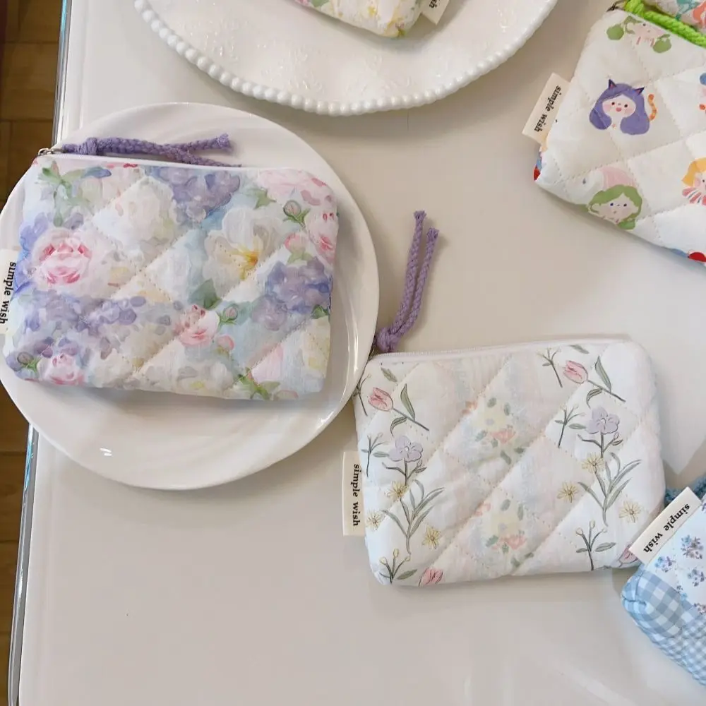 Cute Makeup Case Coin Purse Cartoon Floral Pattern Zipper Coin Wallet Gift Mini Cosmetic Bags
Cute Makeup Case Coin Purse Cartoon Floral Pattern Zipper Coin Wallet Gift Mini Cosmetic Bags