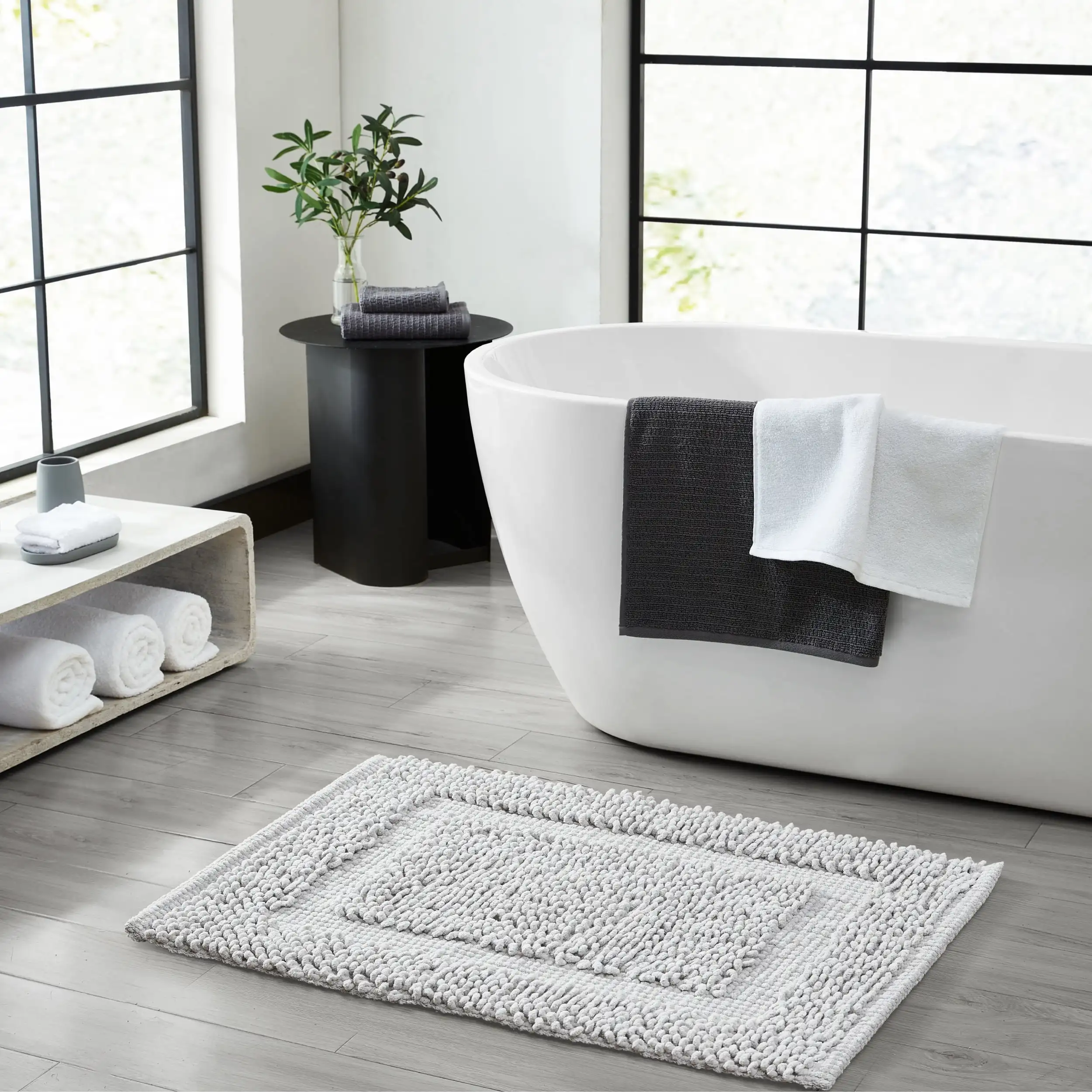 New York Sophie Border 100% Cotton Non-Slip Bath Mat Set - Soft Gray - 17X24/20X32
New York Sophie Border 100% Cotton Non-Slip Bath Mat Set - Soft Gray - 17X24/20X32