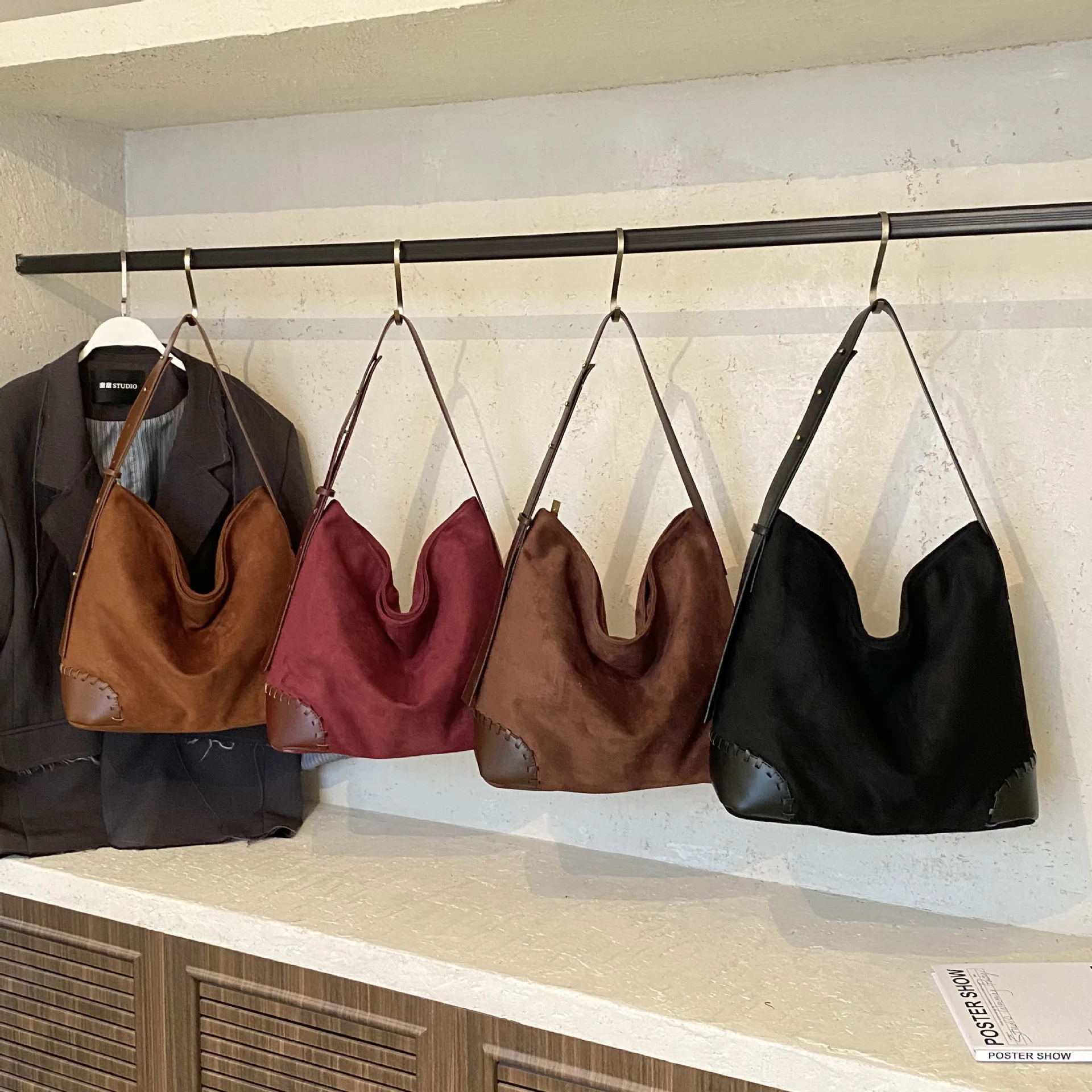 2025 Fall Casual Large Capacity Tote Bag for Women, Soft Leather Multi-way Shoulder Crossbody Purse, Everyday Chic Bag
2025 Fall Casual Large Capacity Tote Bag for Women, Soft Leather Multi-way Shoulder Crossbody Purse, Everyday Chic Bag