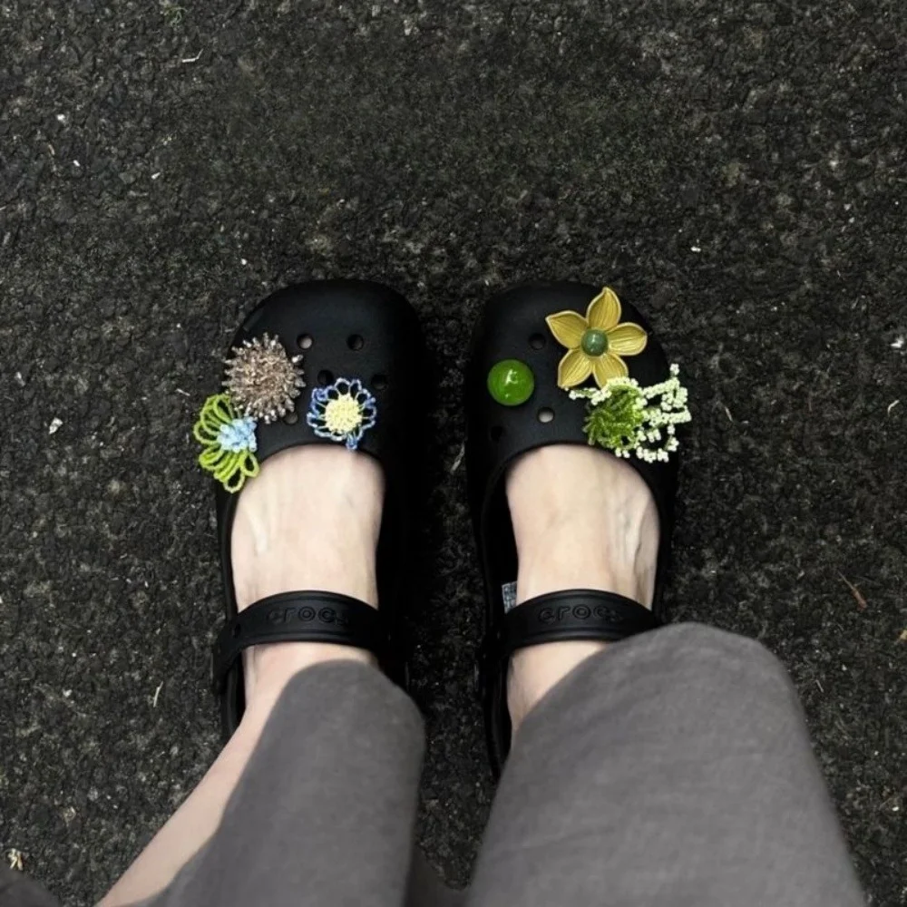 Waste Soil Wind Flower Pearl DIY Shoes Decorations Crystal Rhinestone Buckle For Jelly Shoes Crystal detachable Accessories
Waste Soil Wind Flower Pearl DIY Shoes Decorations Crystal Rhinestone Buckle For Jelly Shoes Crystal detachable Accessories