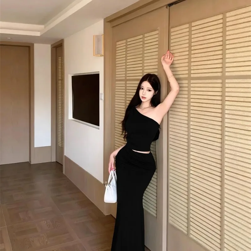 Summer Pure Desire Spicy Girl Design Sensual Crossbody Tube Top Vest Top Versatile Skirt Set Short Sleeve One-Shoulder
Summer Pure Desire Spicy Girl Design Sensual Crossbody Tube Top Vest Top Versatile Skirt Set Short Sleeve One-Shoulder