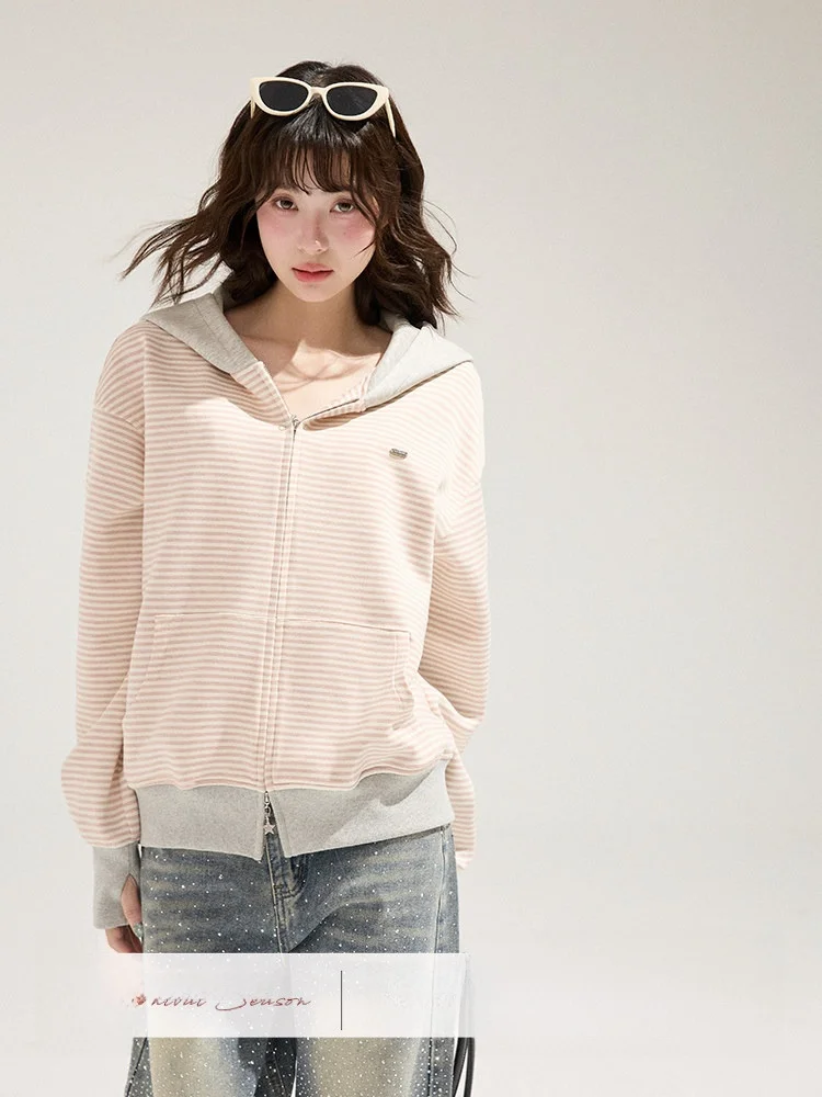 Женская толстовка-худи пастельно-розового цвета с полосатыми вставками в стиле пэчворк, весна 2026, дизайнерская, прямого кроя, с длинными рукавами, на молнии
Женская толстовка-худи пастельно-розового цвета с полосатыми вставками в стиле пэчворк, весна 2026, дизайнерская, прямого кроя, с длинными рукавами, на молнии