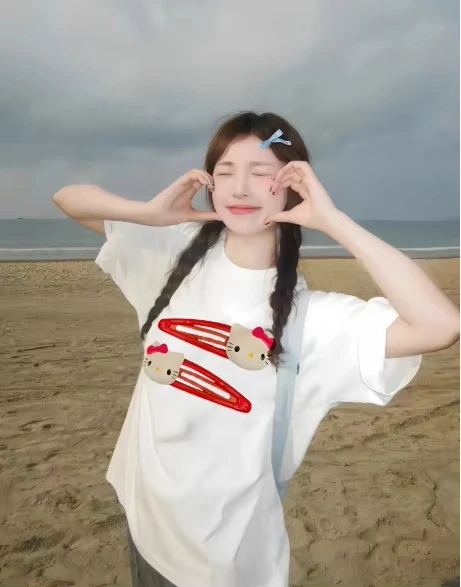 Sanrio 2026 Summer Comic Form Hello Kitty Image Cotton Printed Casual T-shirt Adult Children Parent-child Top Casual Wear.
Sanrio 2026 Summer Comic Form Hello Kitty Image Cotton Printed Casual T-shirt Adult Children Parent-child Top Casual Wear.