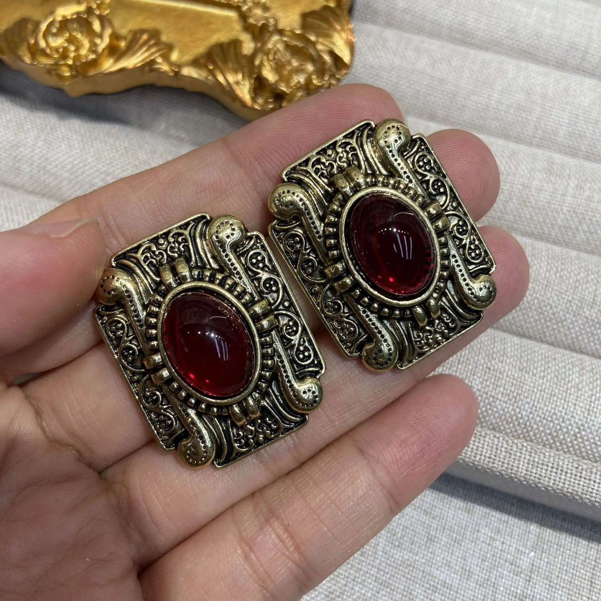 vintage stud earrings rectangle shape women jewery daily wear
vintage stud earrings rectangle shape women jewery daily wear