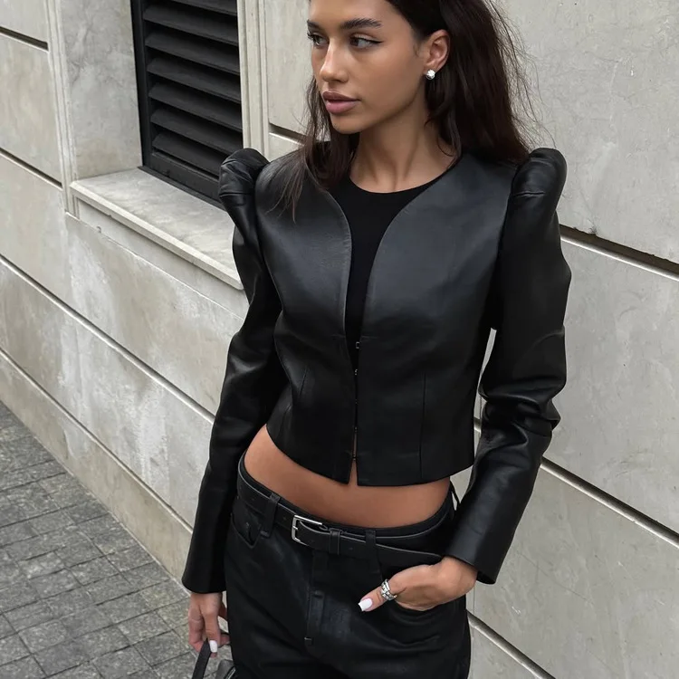 Streetwear Fashion Black Short PU Leather Women's Shirt 2026 New Retro V-Neck Long Sleeve Blouse Waist-Cinching Stylish Top
Streetwear Fashion Black Short PU Leather Women's Shirt 2026 New Retro V-Neck Long Sleeve Blouse Waist-Cinching Stylish Top