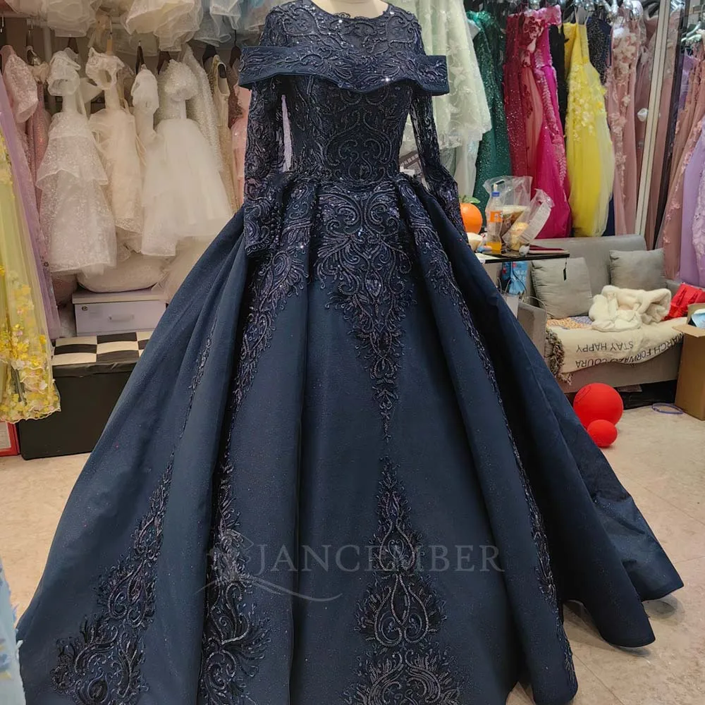 Платья для церемонии Quinceanera в стиле принцессы цвета шампань, с кружевной шнуровкой на спине, из органзы, на заказ, в мексиканском стиле Charro, с пайетками, для 15-летия (vestidos de 15 quinceañeras)
Платья для церемонии Quinceanera в стиле принцессы цвета шампань, с кружевной шнуровкой на спине, из органзы, на заказ, в мексиканском стиле Charro, с пайетками, для 15-летия (vestidos de 15 quinceañeras)