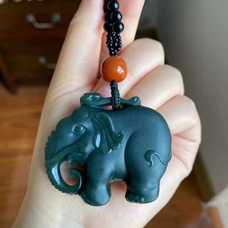 Новый кулон из нефрита Хэтянь в форме слона: модный и универсальный
Новый кулон из нефрита Хэтянь в форме слона: модный и универсальный
